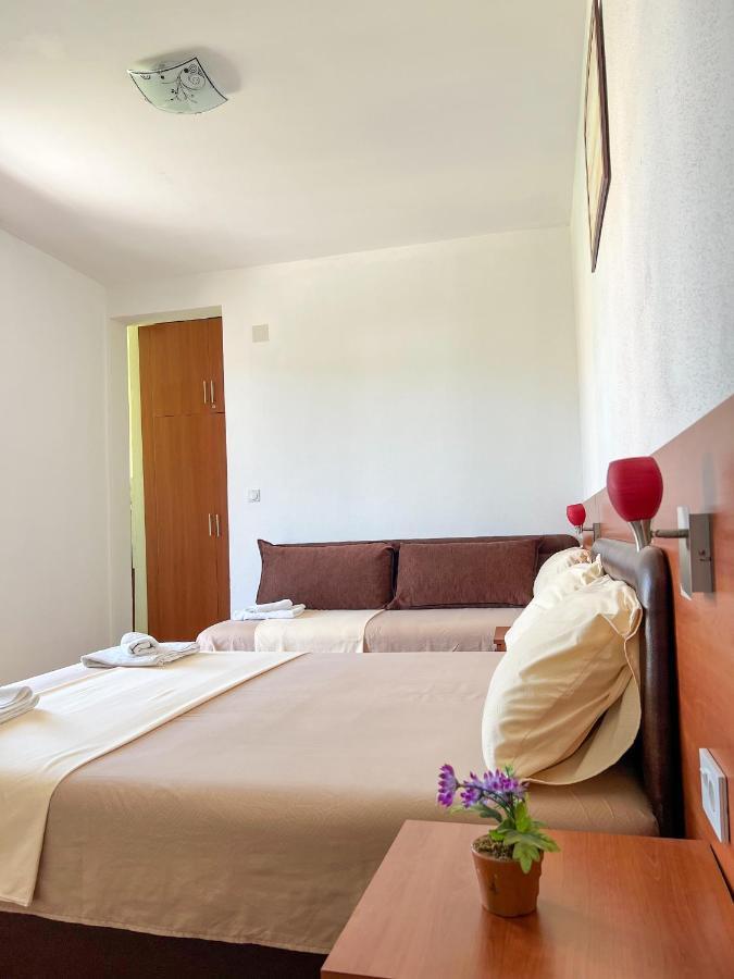 Apartments Fat E Jet - Pool & Breakfast Ulcinj Bagian luar foto