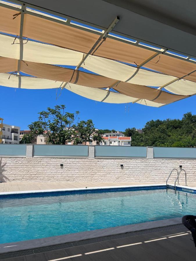 Apartments Fat E Jet - Pool & Breakfast Ulcinj Bagian luar foto