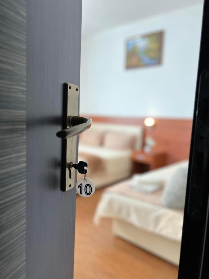 Apartments Fat E Jet - Pool & Breakfast Ulcinj Bagian luar foto