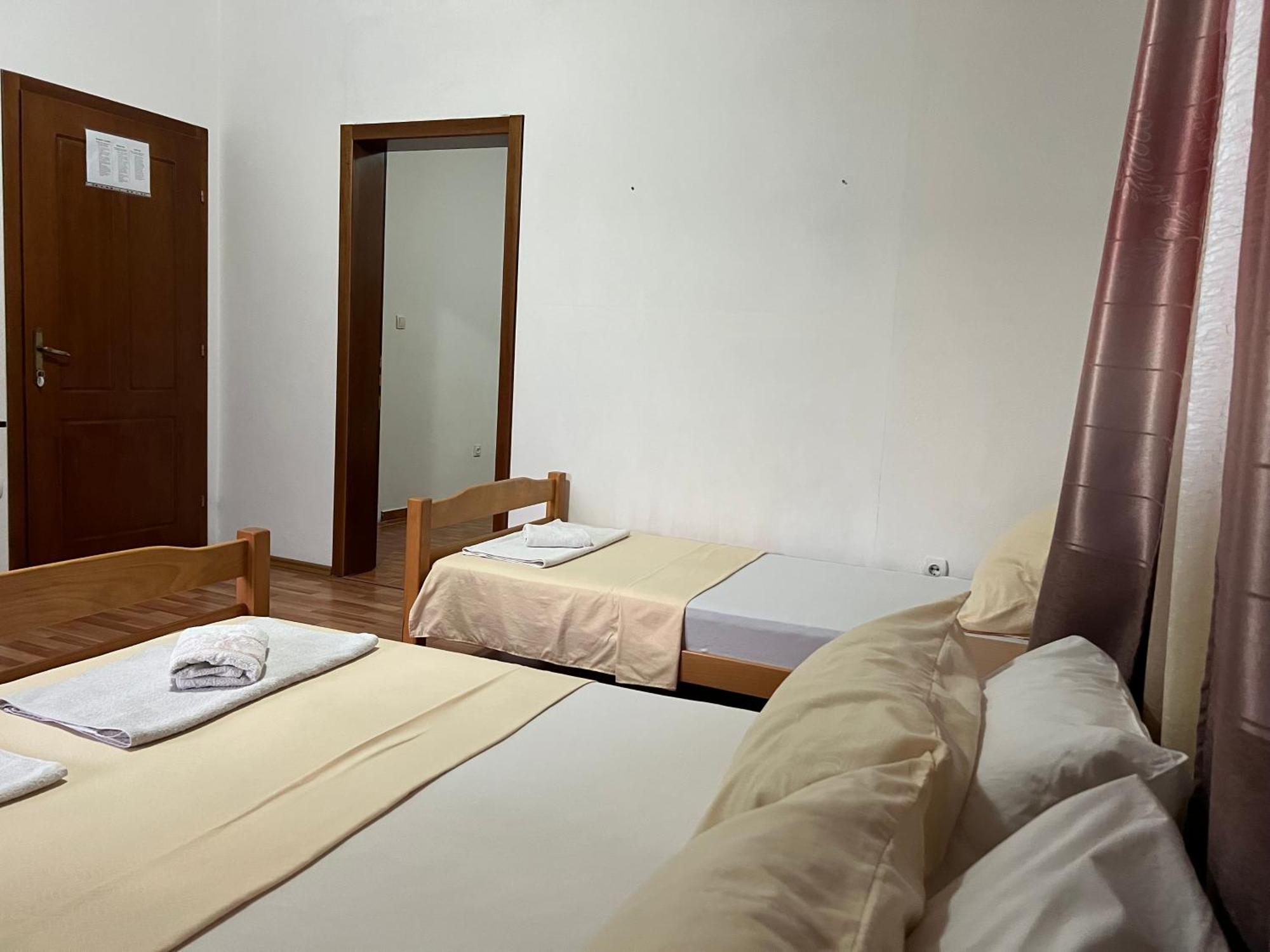 Apartments Fat E Jet - Pool & Breakfast Ulcinj Bagian luar foto