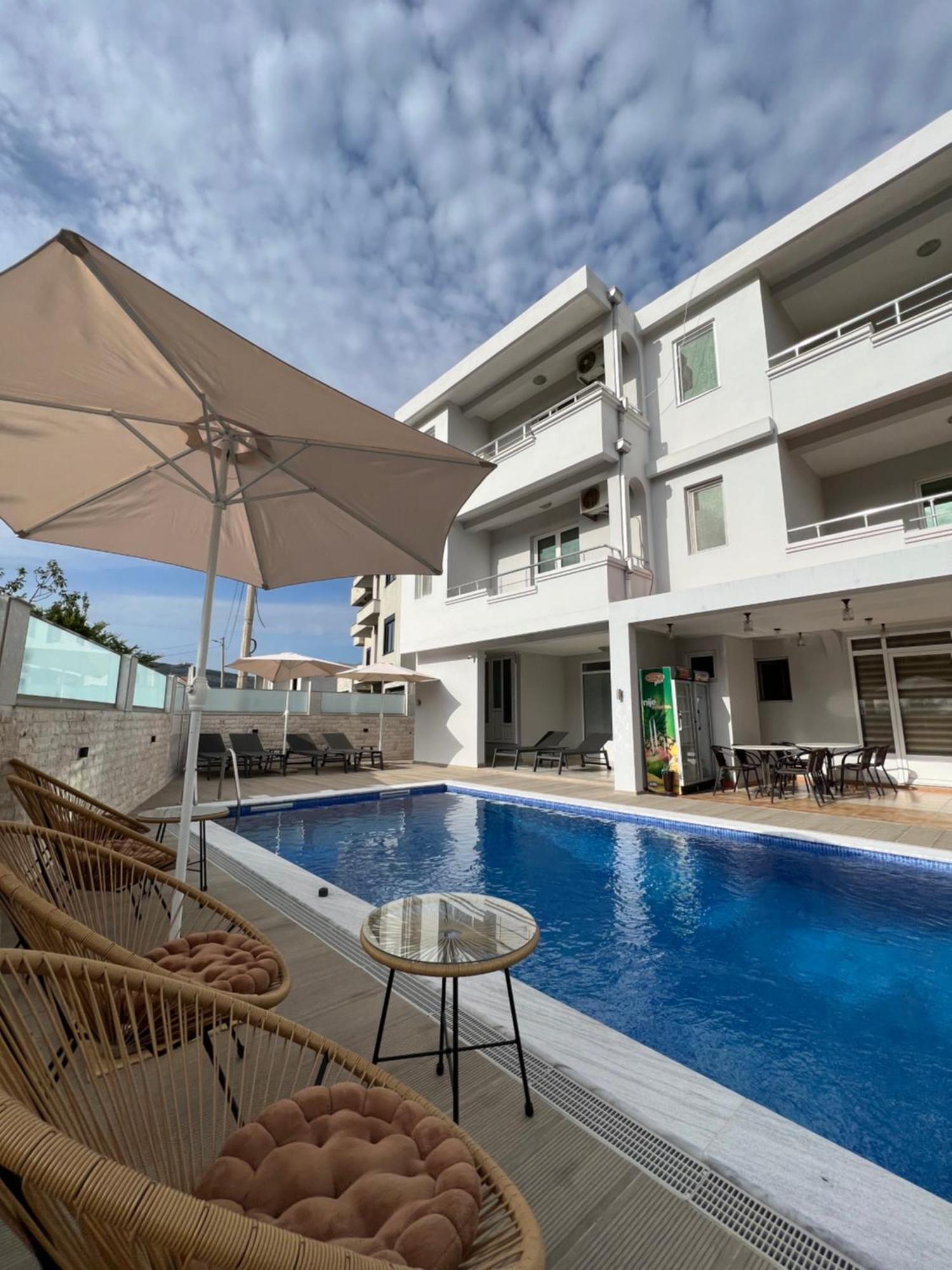 Apartments Fat E Jet - Pool & Breakfast Ulcinj Bagian luar foto