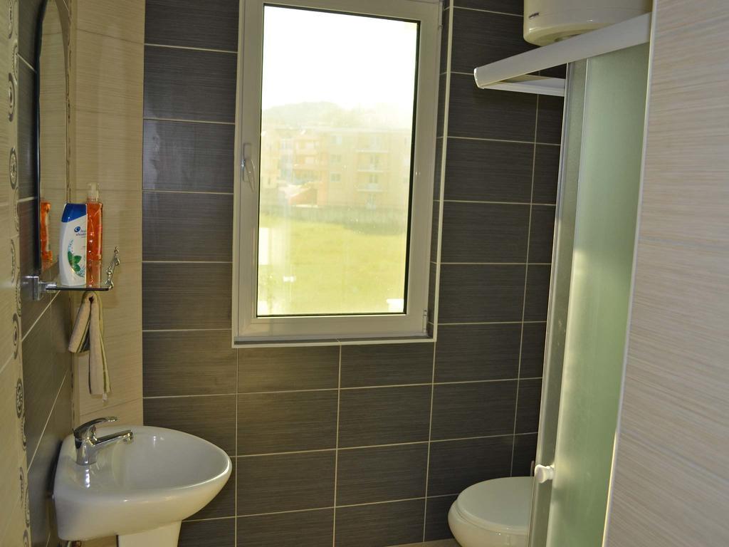 Apartments Fat E Jet - Pool & Breakfast Ulcinj Bagian luar foto