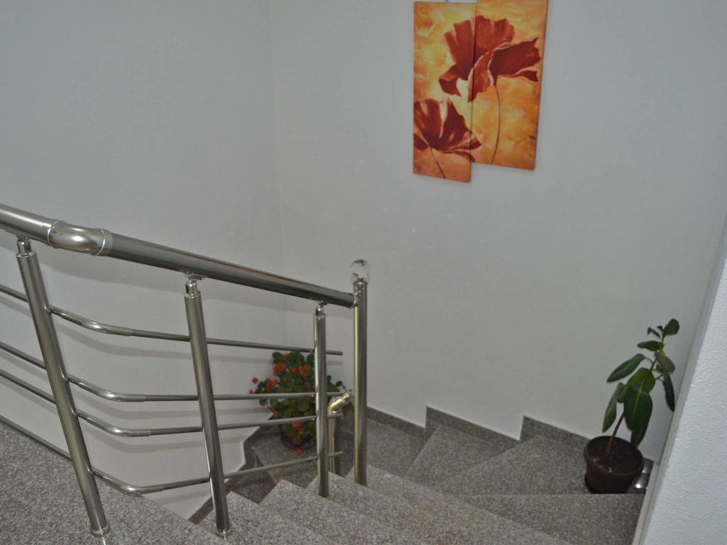 Apartments Fat E Jet - Pool & Breakfast Ulcinj Bagian luar foto