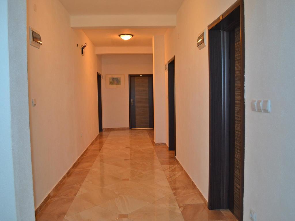 Apartments Fat E Jet - Pool & Breakfast Ulcinj Bagian luar foto