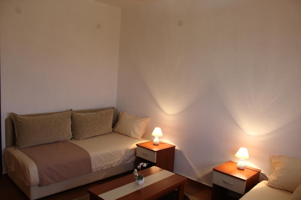 Apartments Fat E Jet - Pool & Breakfast Ulcinj Bagian luar foto
