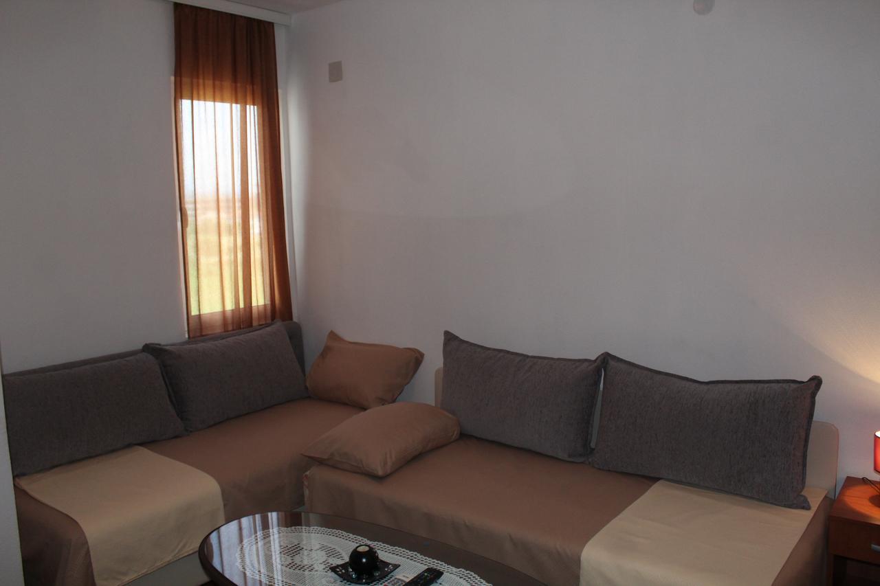 Apartments Fat E Jet - Pool & Breakfast Ulcinj Bagian luar foto