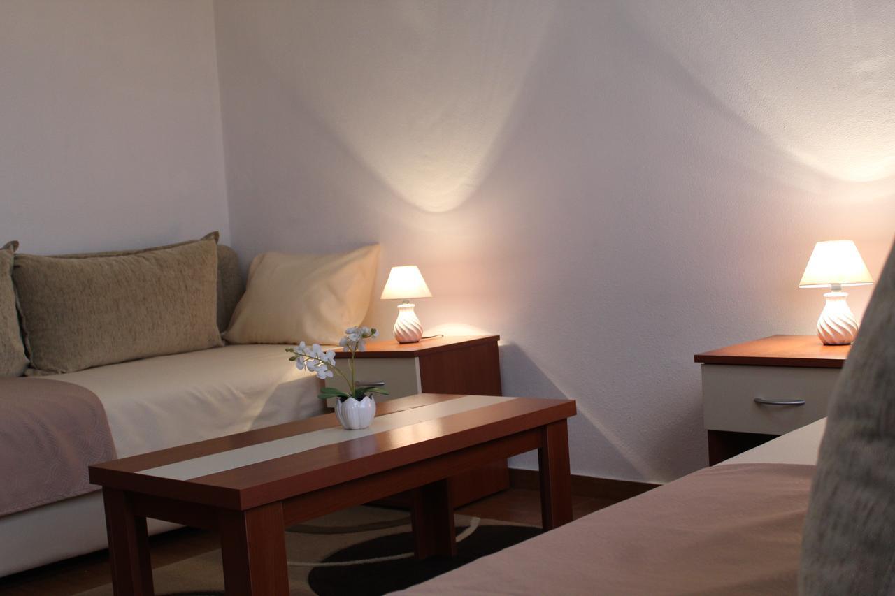 Apartments Fat E Jet - Pool & Breakfast Ulcinj Bagian luar foto