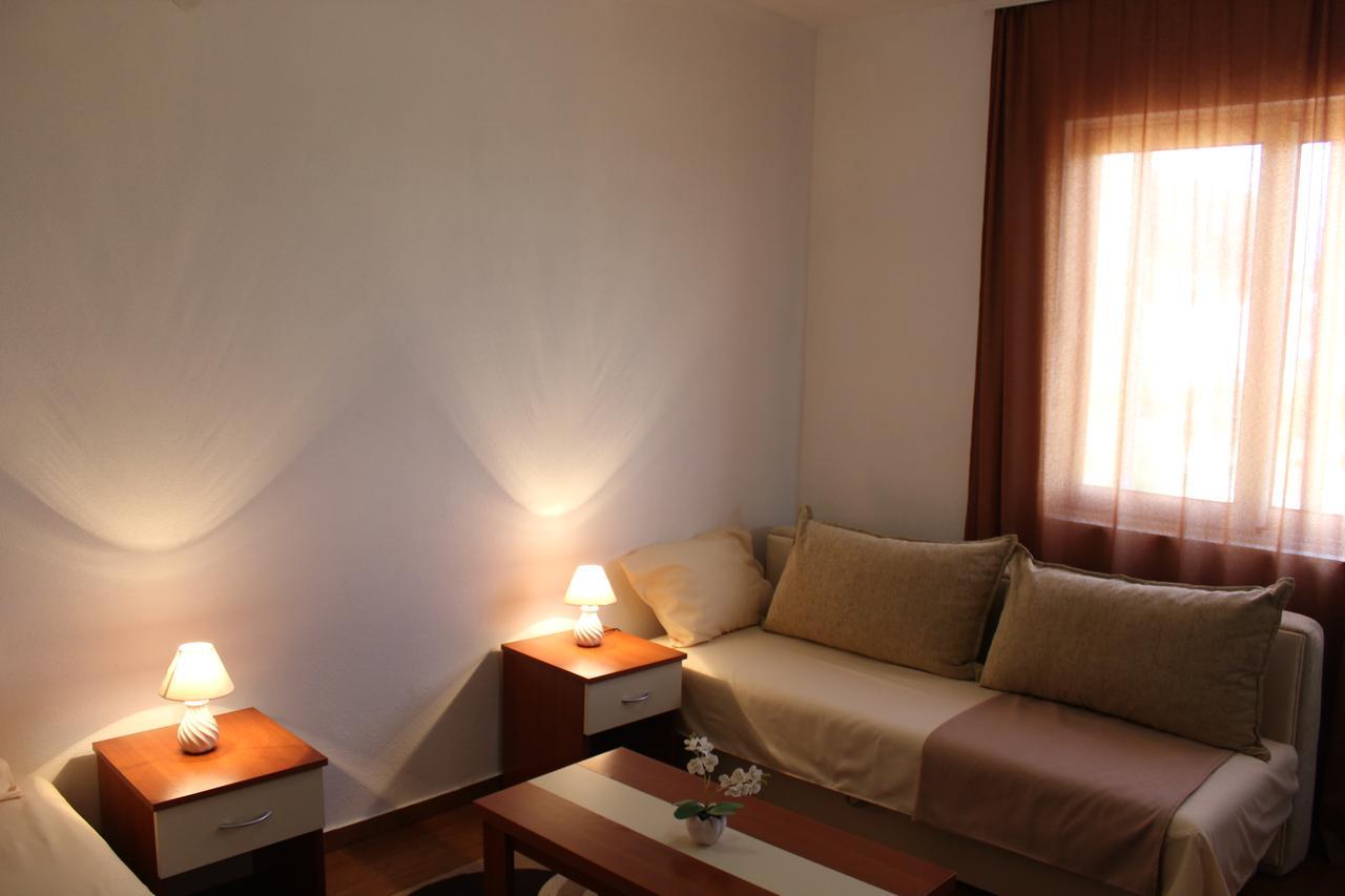 Apartments Fat E Jet - Pool & Breakfast Ulcinj Bagian luar foto