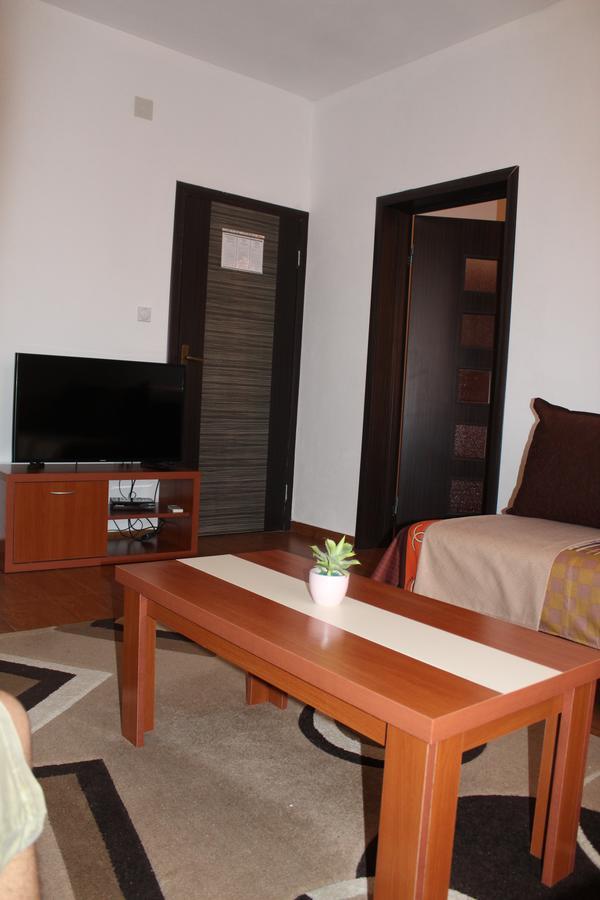 Apartments Fat E Jet - Pool & Breakfast Ulcinj Bagian luar foto