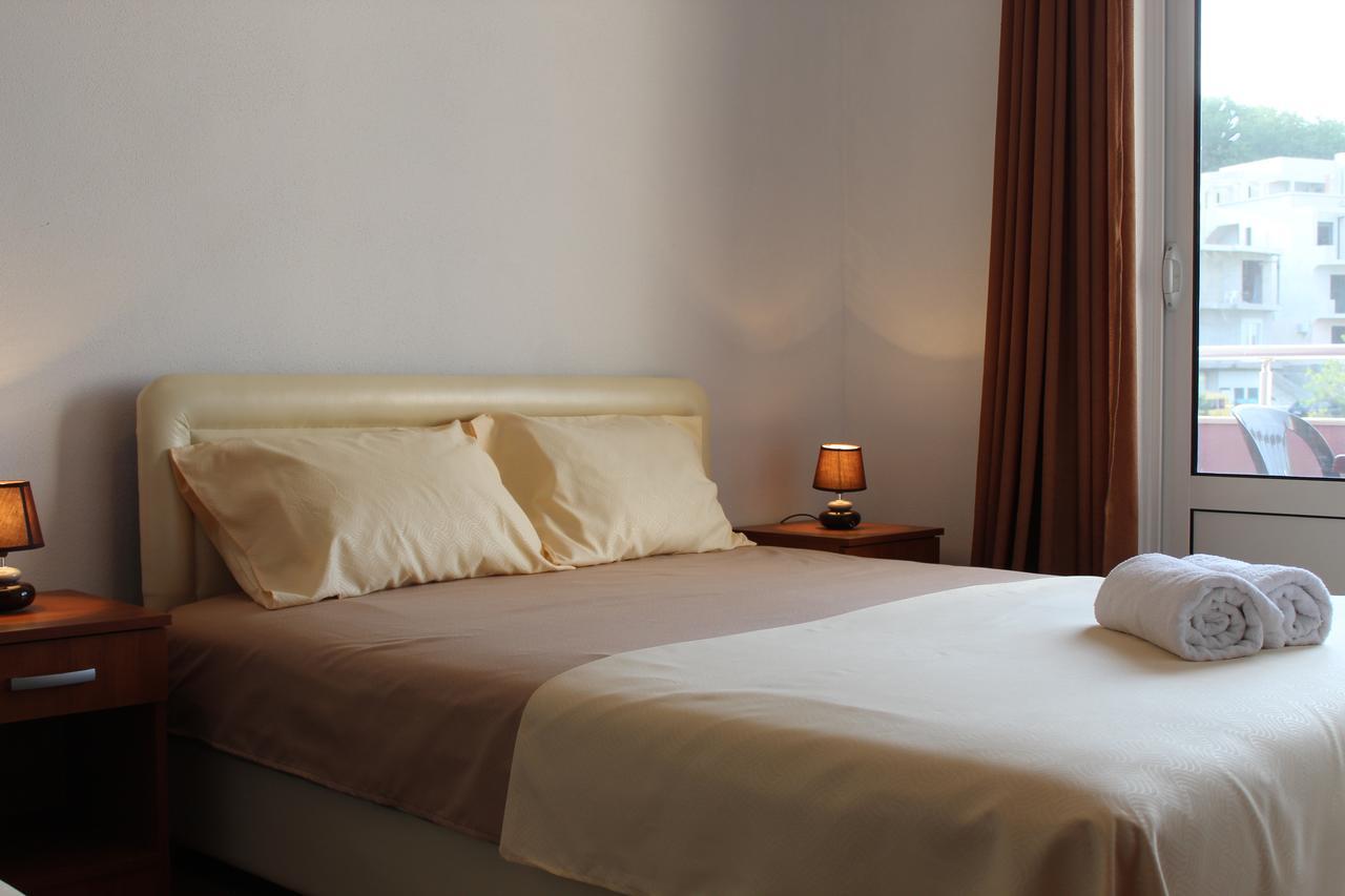 Apartments Fat E Jet - Pool & Breakfast Ulcinj Bagian luar foto