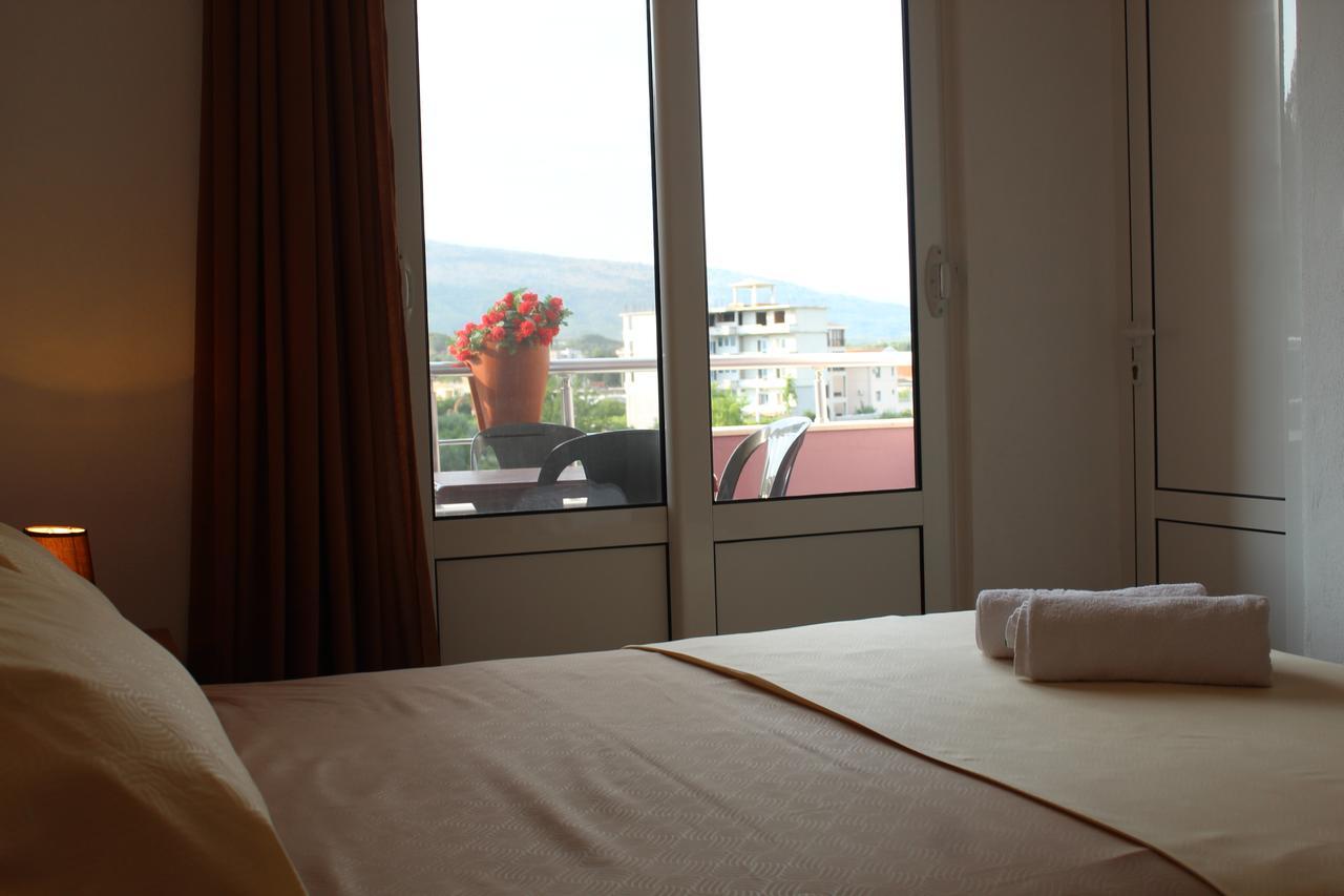 Apartments Fat E Jet - Pool & Breakfast Ulcinj Bagian luar foto