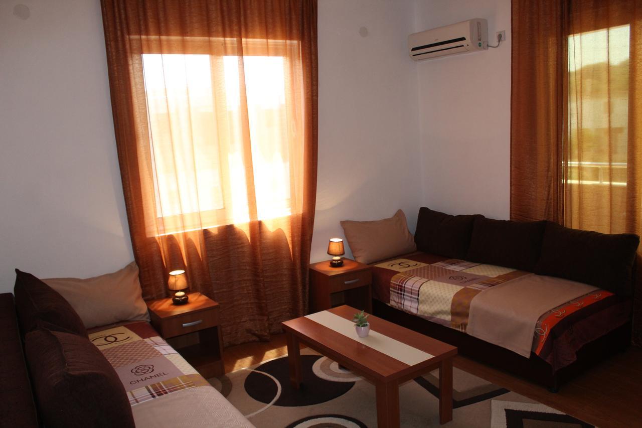 Apartments Fat E Jet - Pool & Breakfast Ulcinj Bagian luar foto