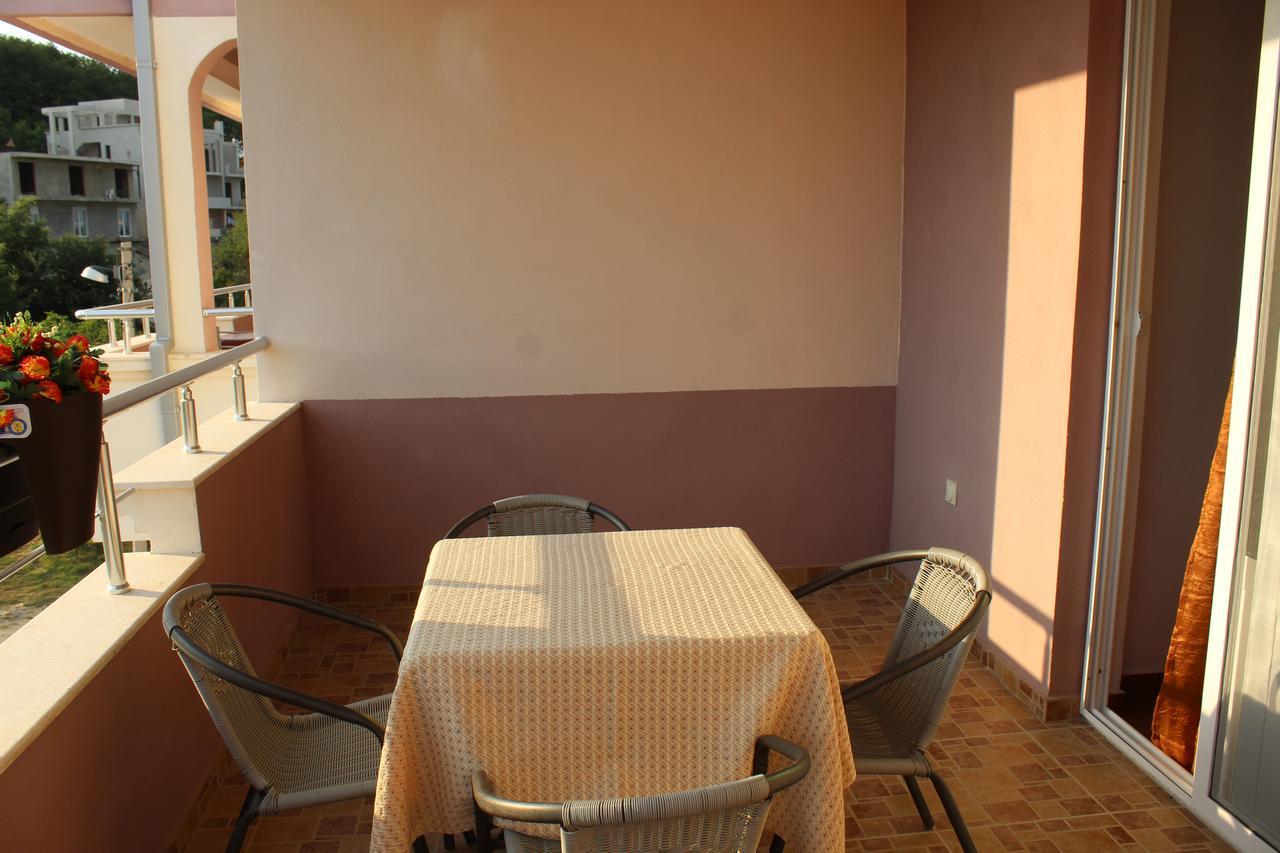 Apartments Fat E Jet - Pool & Breakfast Ulcinj Bagian luar foto