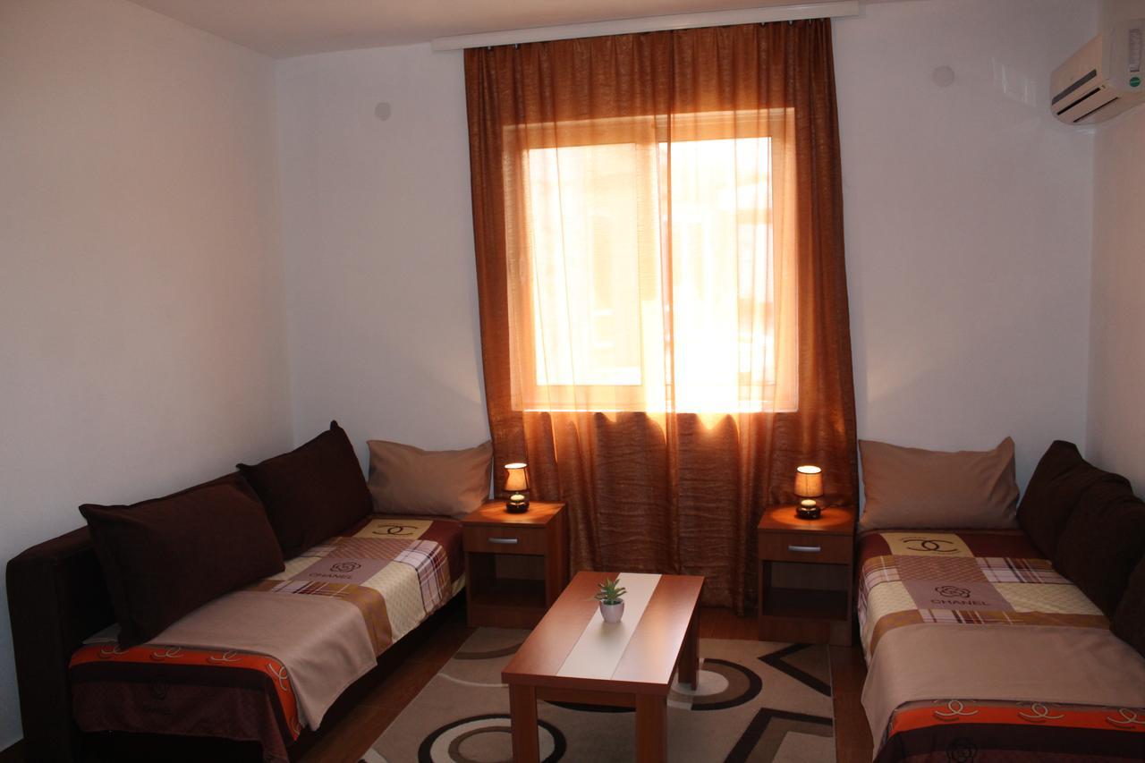 Apartments Fat E Jet - Pool & Breakfast Ulcinj Bagian luar foto