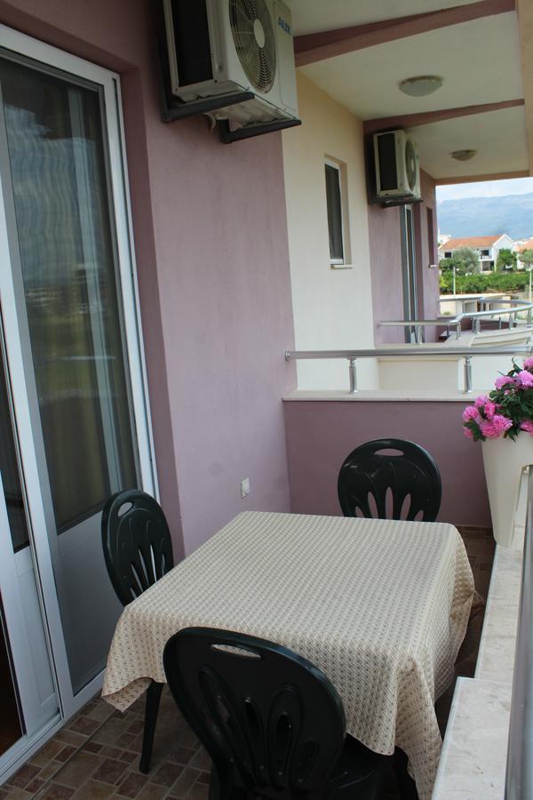 Apartments Fat E Jet - Pool & Breakfast Ulcinj Bagian luar foto